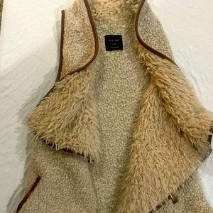 this is a cardigan from LOVE TREE.